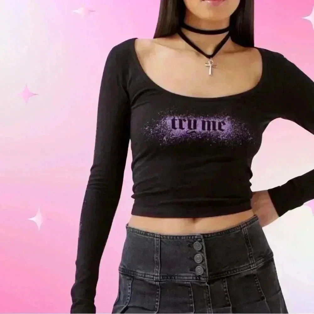 NWOT UO Try Me Long Sleeve Graphic Tee Size: Medium